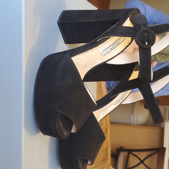 Prada Milano - Picture 1 of 6